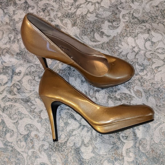 Christian Siriano Womens Metallic Gold Pumps - Picture 2 of 5